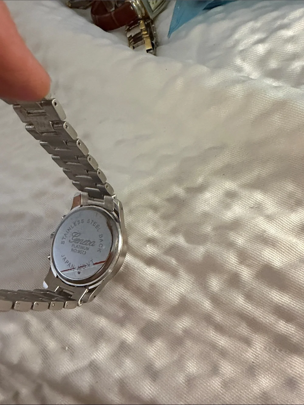 Geneva Silver Crystal Bezel Women's Bracelet Watch needs battery
